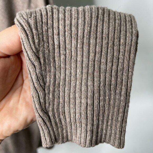 Women's Brown Long Sleeve Crew Neck Sweater Size Large - Picture 8 of 8